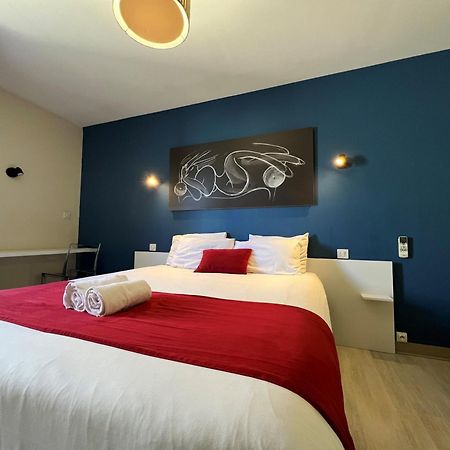 Brit Hotel Du Parc Niort Centre-Parking Gratuit Bagian luar foto