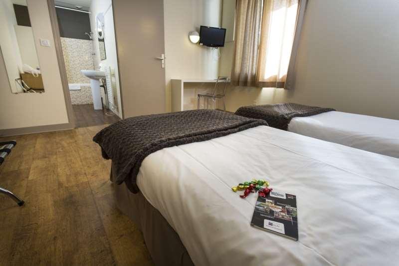 Brit Hotel Du Parc Niort Centre-Parking Gratuit Ruang foto