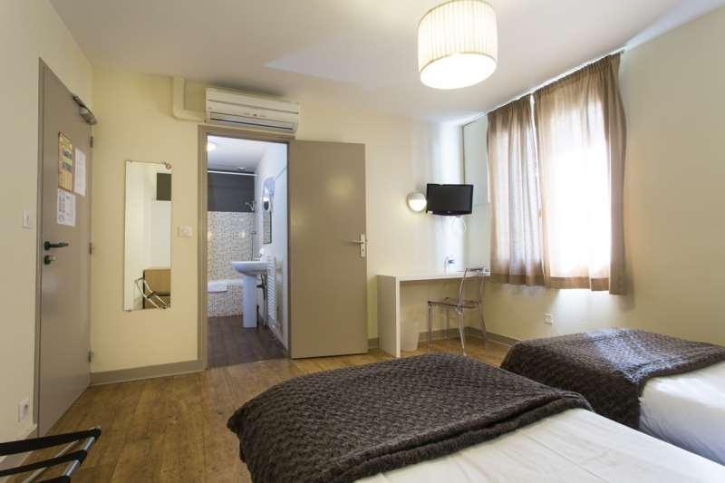 Brit Hotel Du Parc Niort Centre-Parking Gratuit Ruang foto
