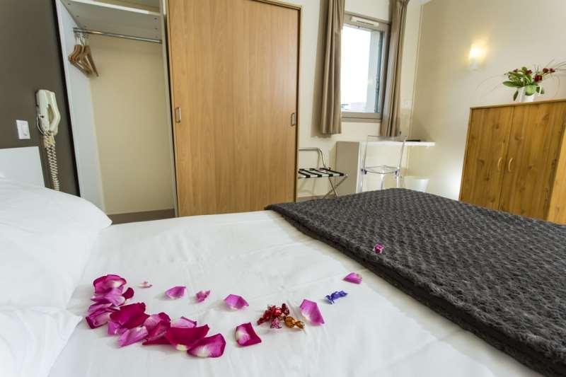 Brit Hotel Du Parc Niort Centre-Parking Gratuit Ruang foto