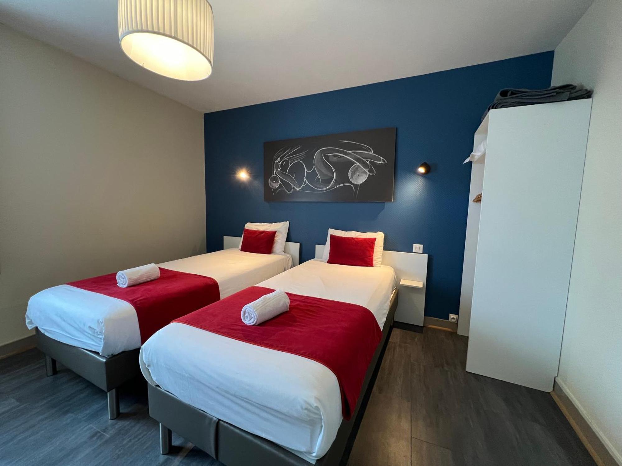 Brit Hotel Du Parc Niort Centre-Parking Gratuit Bagian luar foto