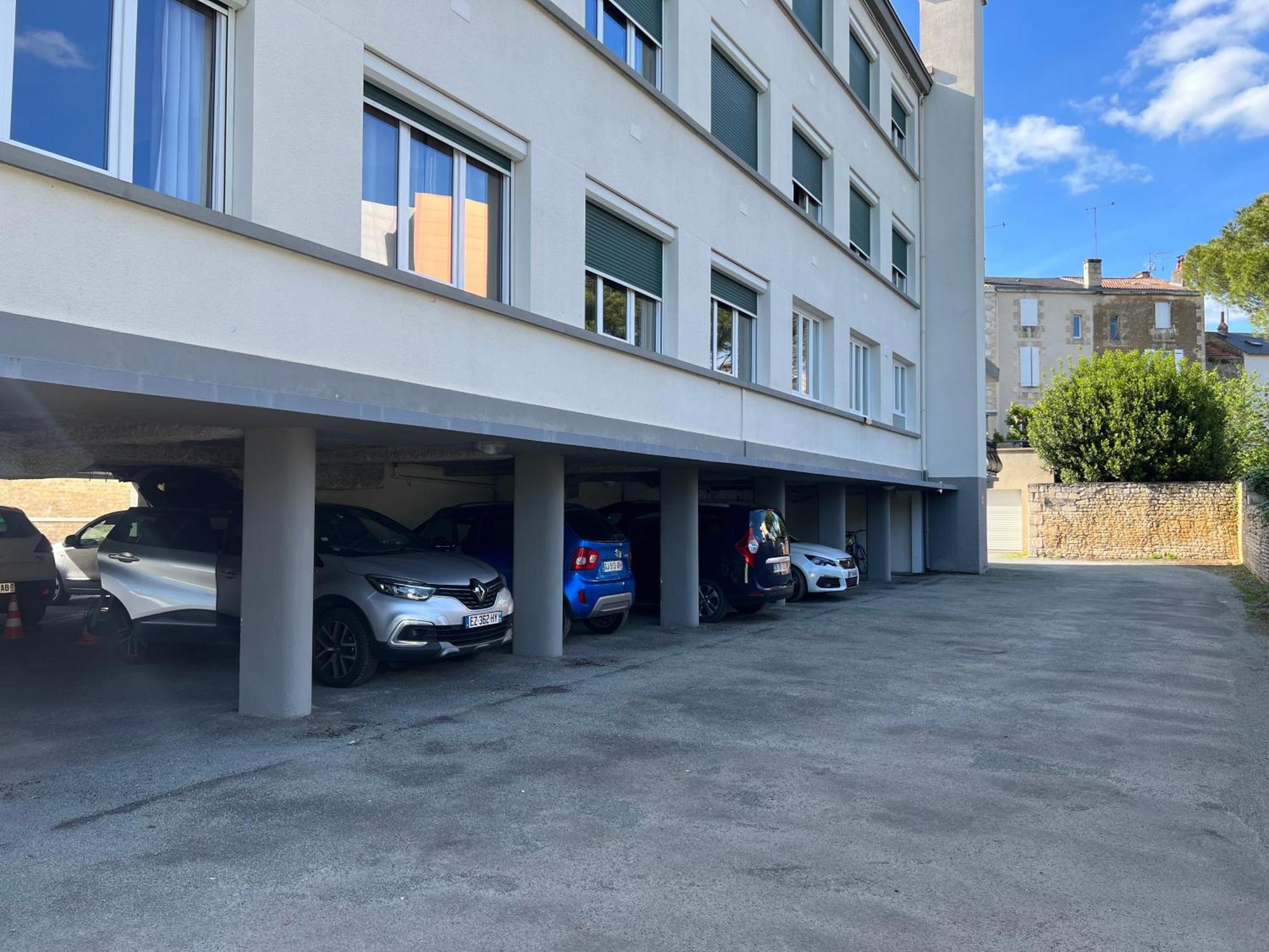 Brit Hotel Du Parc Niort Centre-Parking Gratuit Bagian luar foto