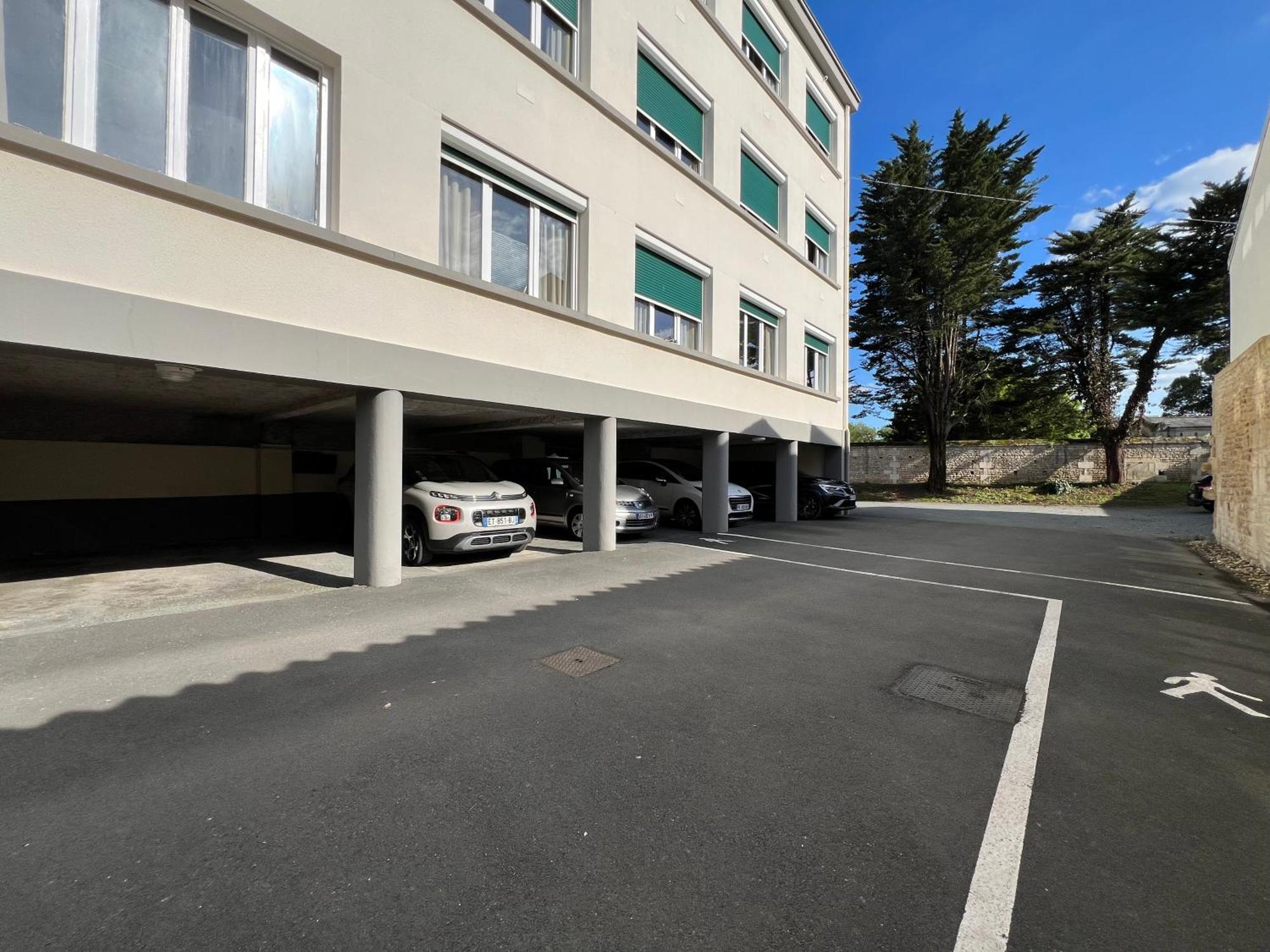 Brit Hotel Du Parc Niort Centre-Parking Gratuit Bagian luar foto