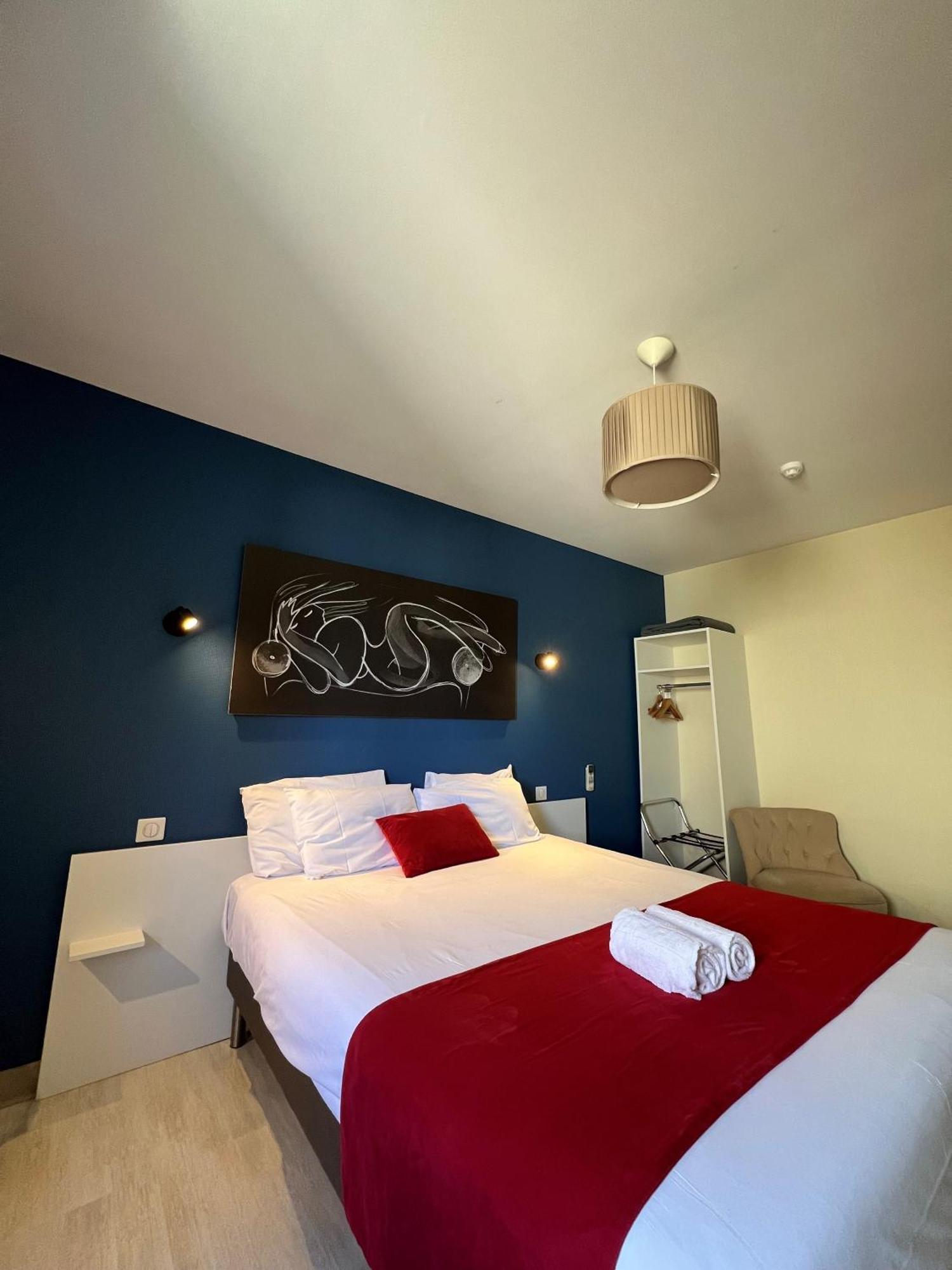 Brit Hotel Du Parc Niort Centre-Parking Gratuit Bagian luar foto