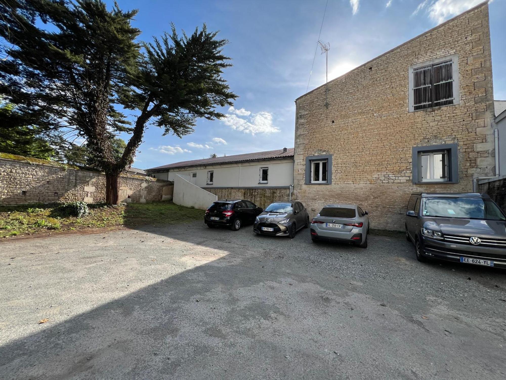 Brit Hotel Du Parc Niort Centre-Parking Gratuit Bagian luar foto