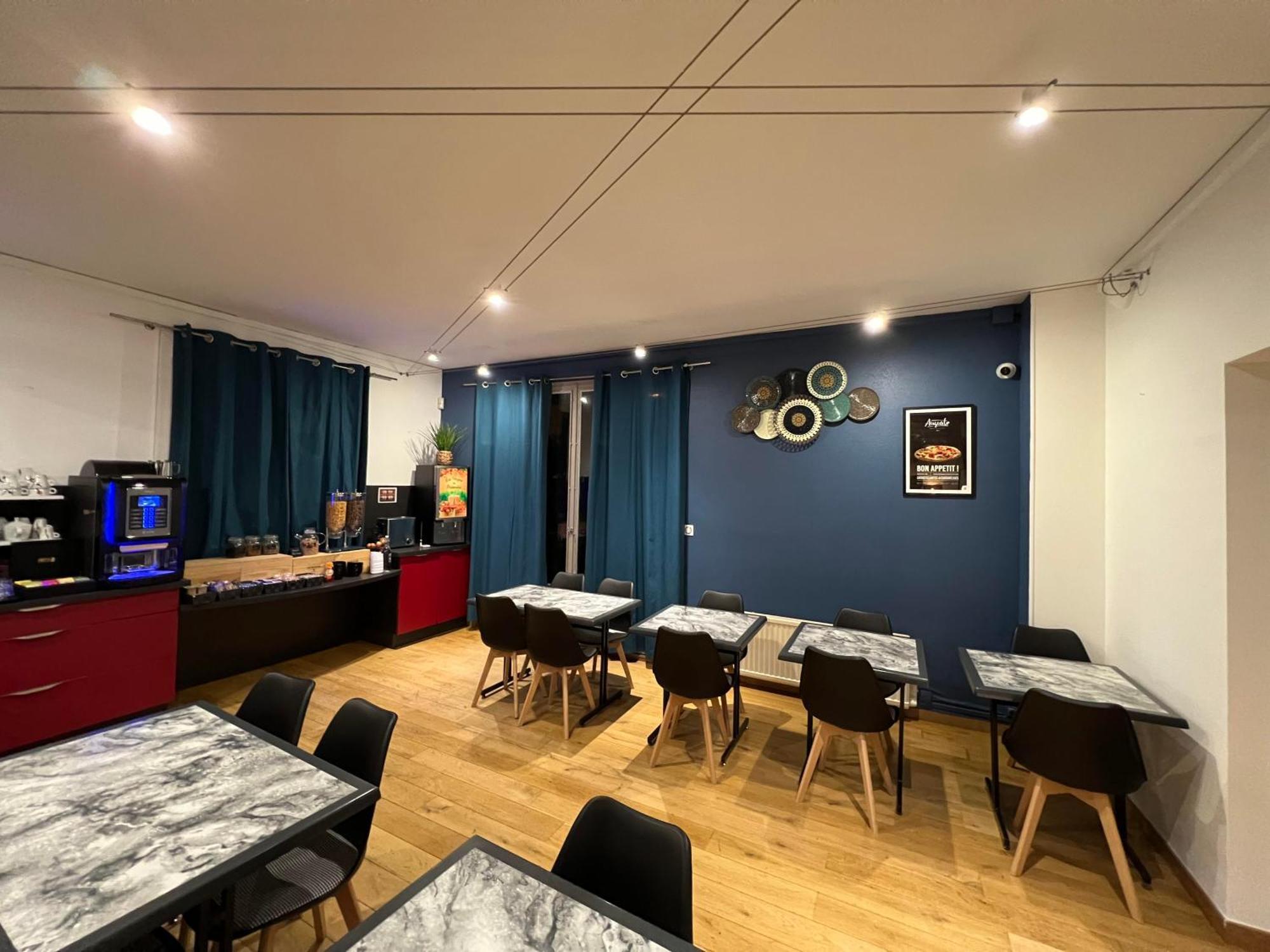 Brit Hotel Du Parc Niort Centre-Parking Gratuit Bagian luar foto