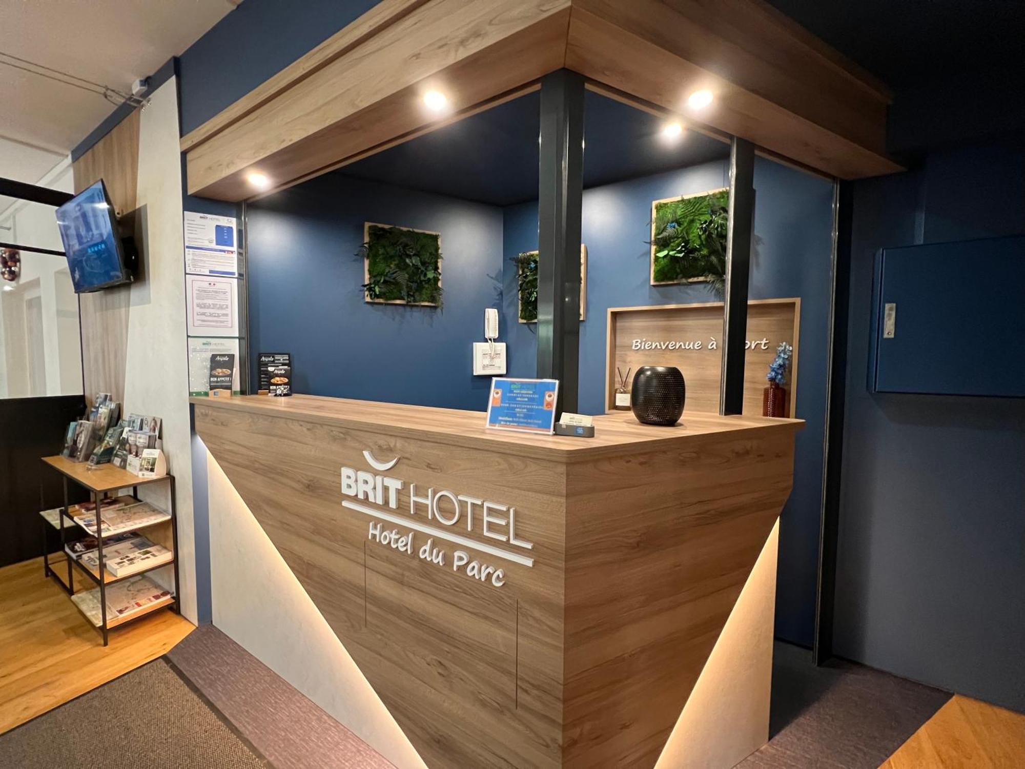 Brit Hotel Du Parc Niort Centre-Parking Gratuit Bagian luar foto