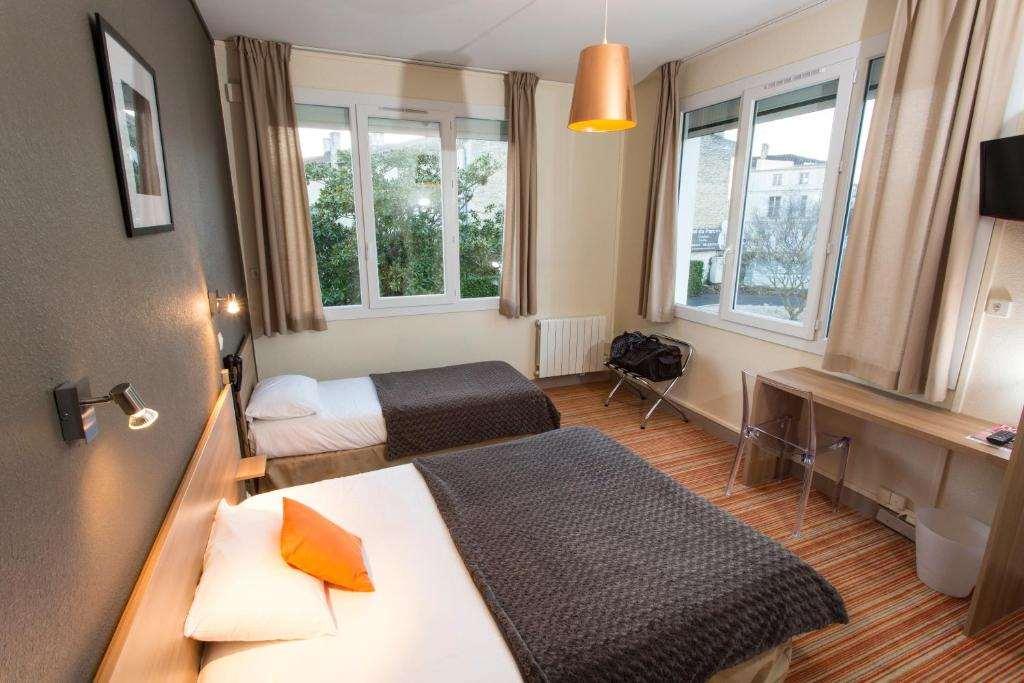 Brit Hotel Du Parc Niort Centre-Parking Gratuit Ruang foto