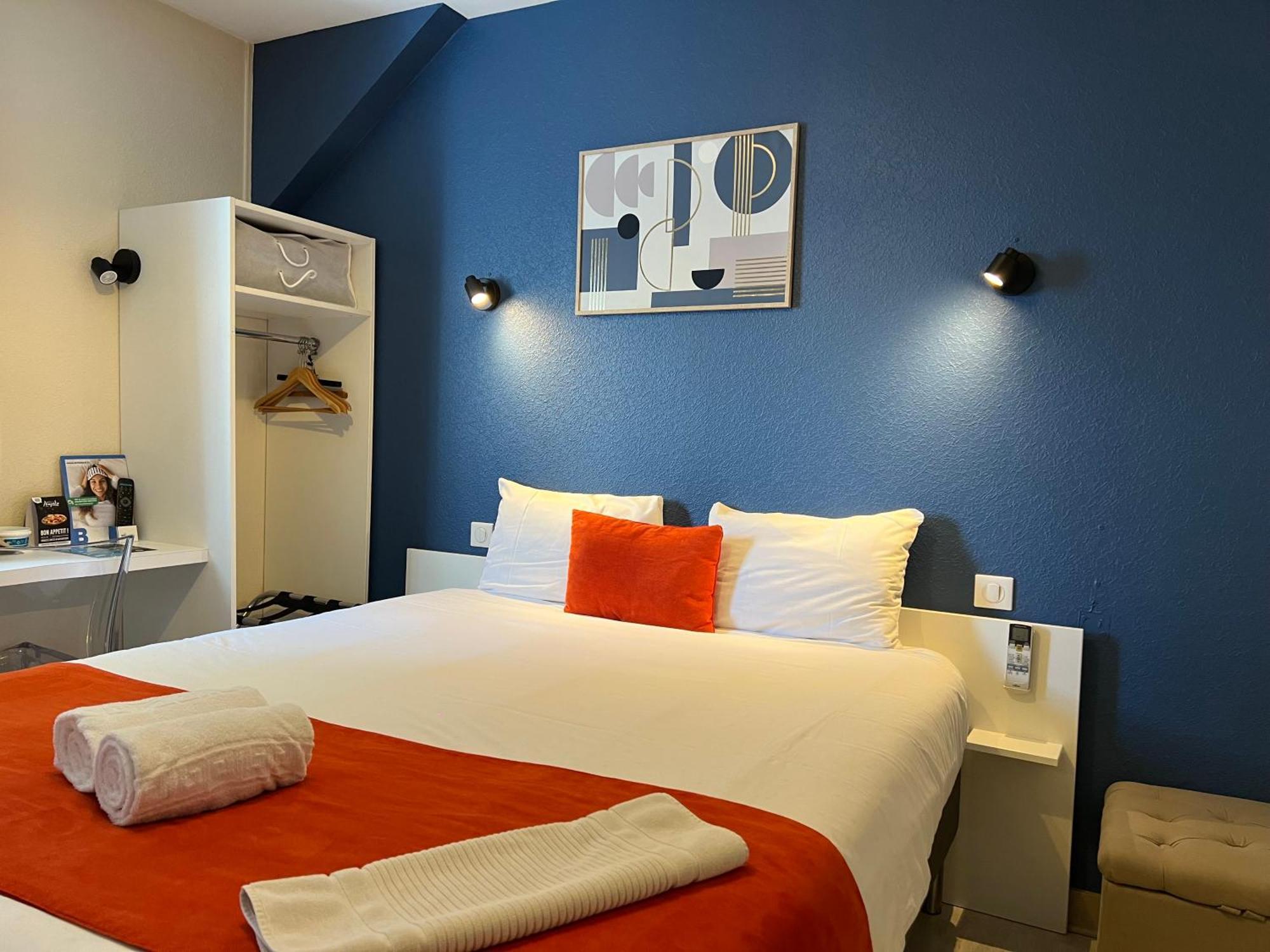 Brit Hotel Du Parc Niort Centre-Parking Gratuit Bagian luar foto