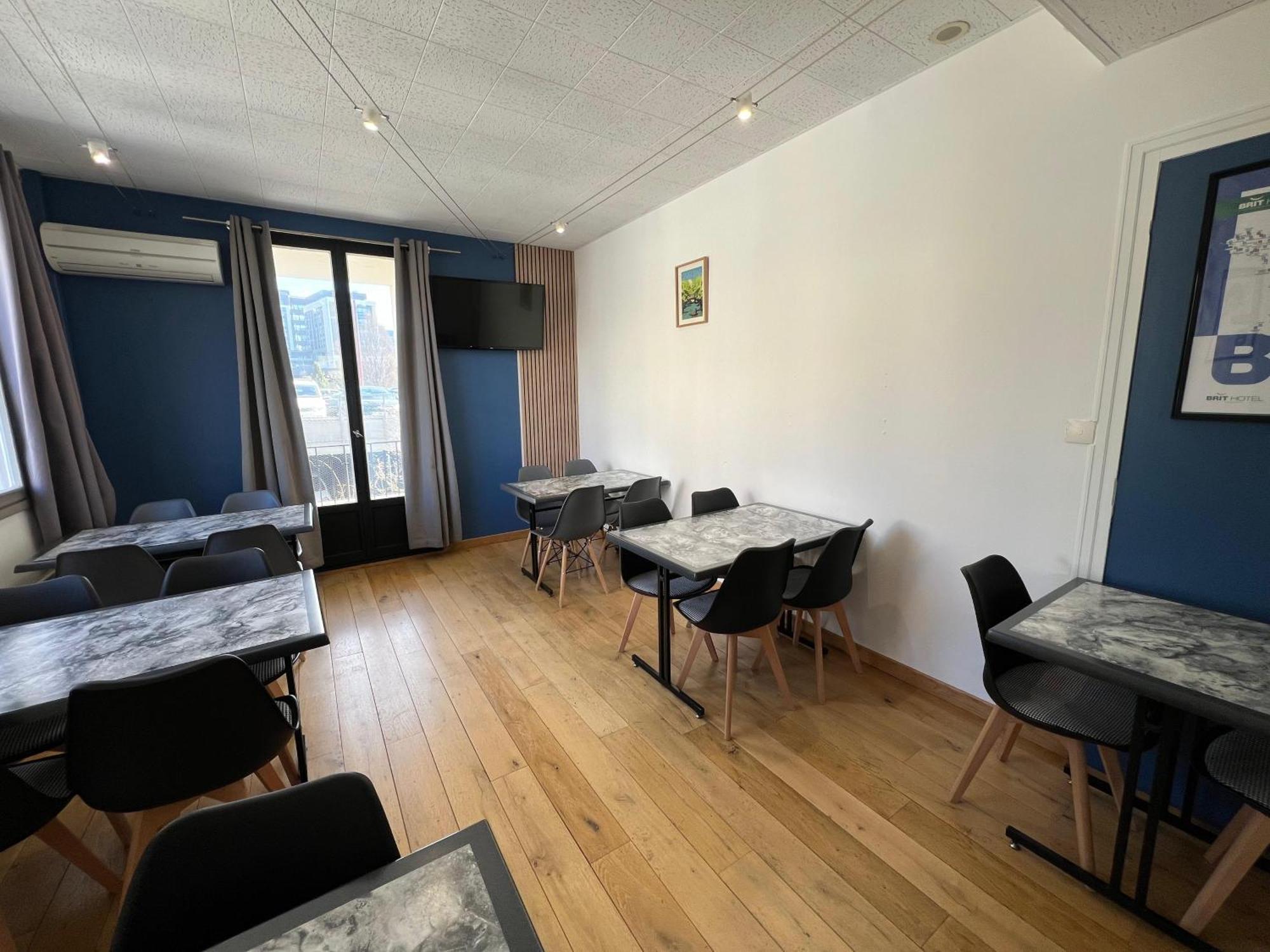 Brit Hotel Du Parc Niort Centre-Parking Gratuit Bagian luar foto