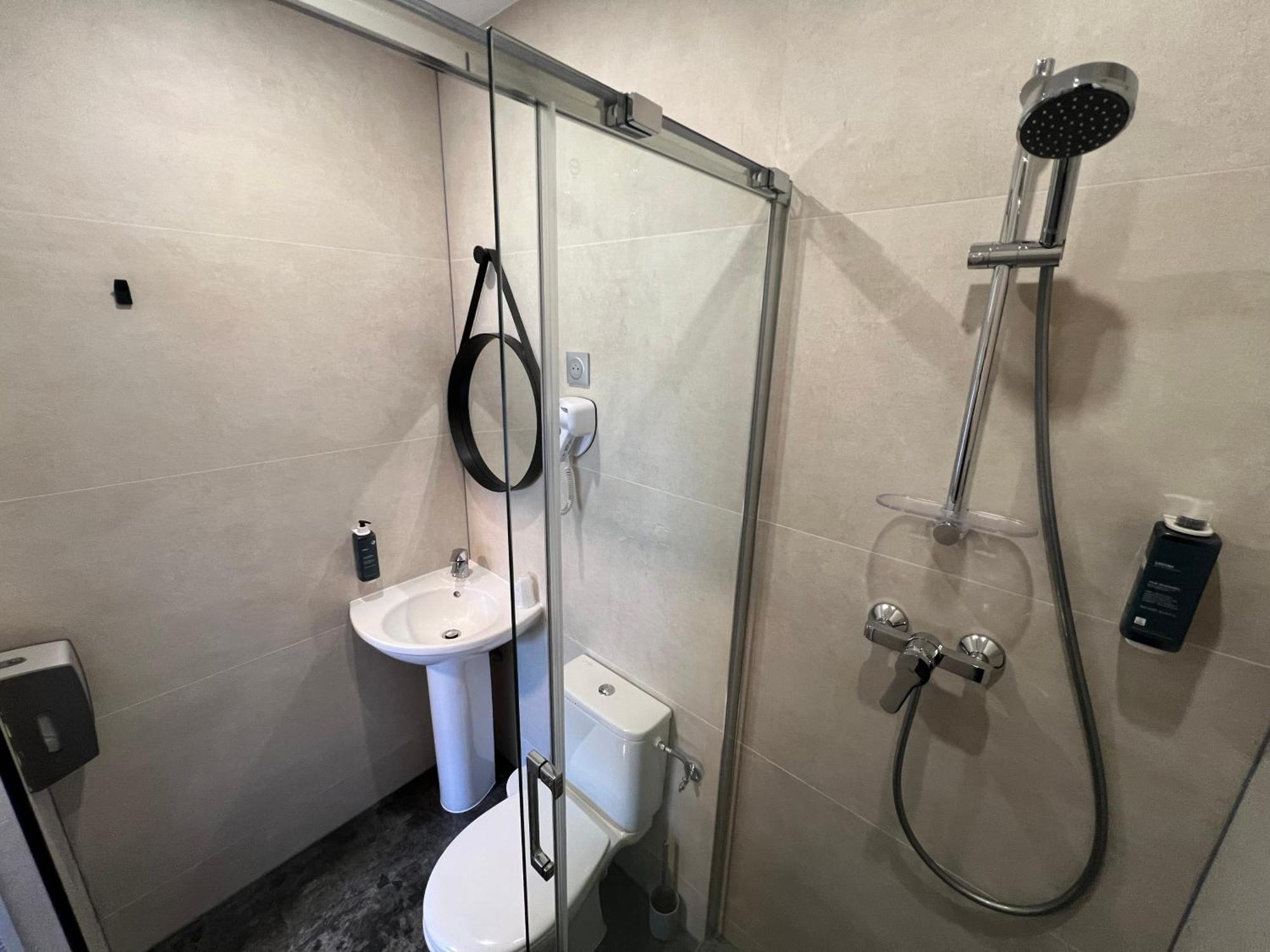 Brit Hotel Du Parc Niort Centre-Parking Gratuit Bagian luar foto