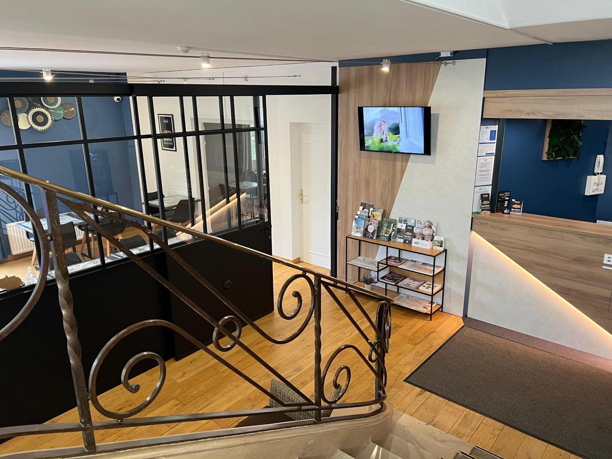 Brit Hotel Du Parc Niort Centre-Parking Gratuit Bagian luar foto