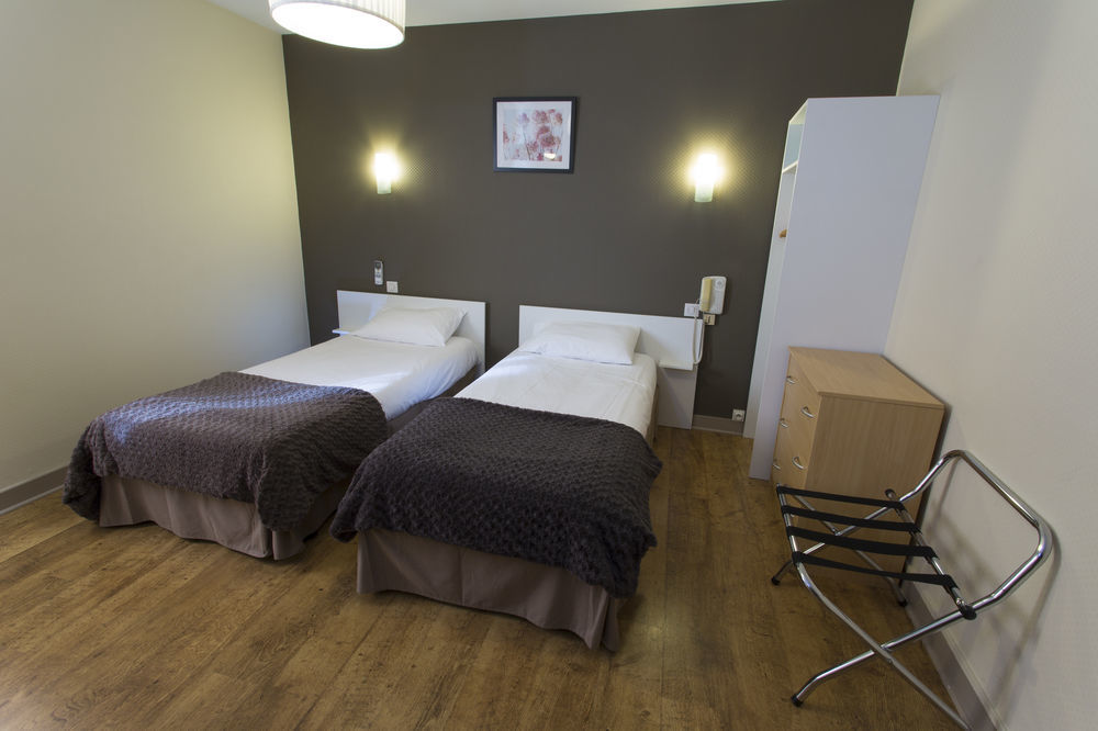 Brit Hotel Du Parc Niort Centre-Parking Gratuit Bagian luar foto