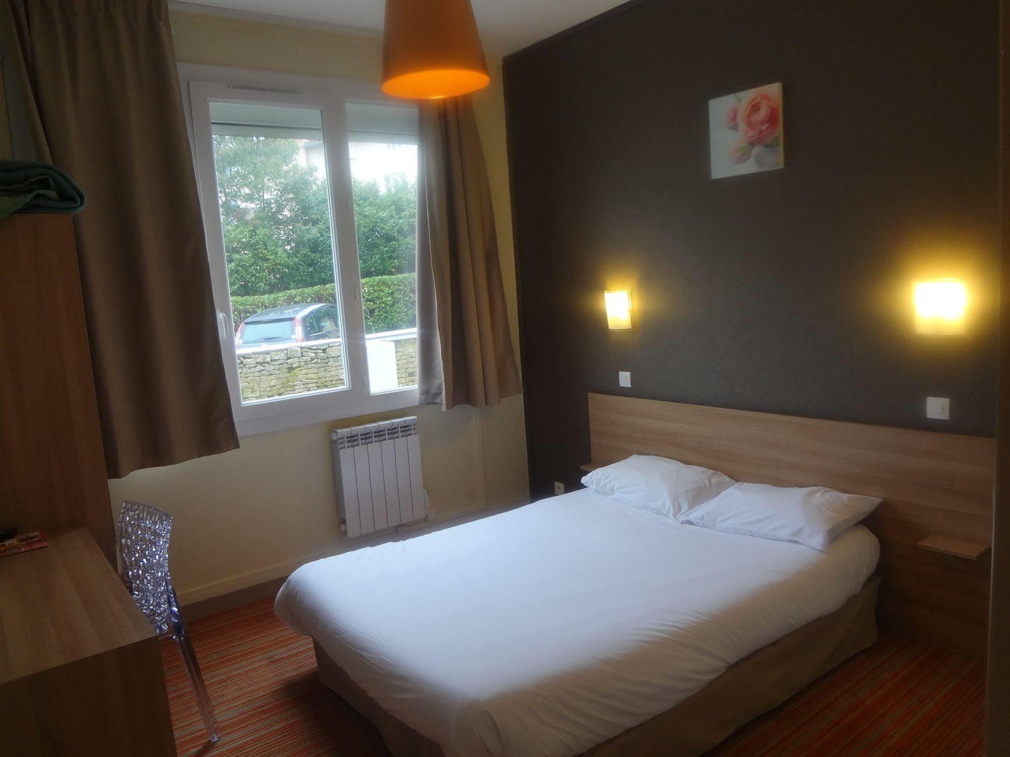 Brit Hotel Du Parc Niort Centre-Parking Gratuit Bagian luar foto